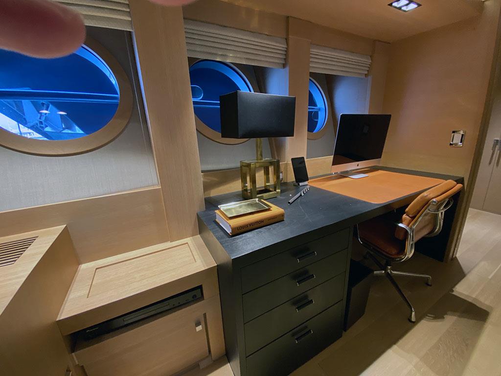 2005 PALMER JOHNSON 120 